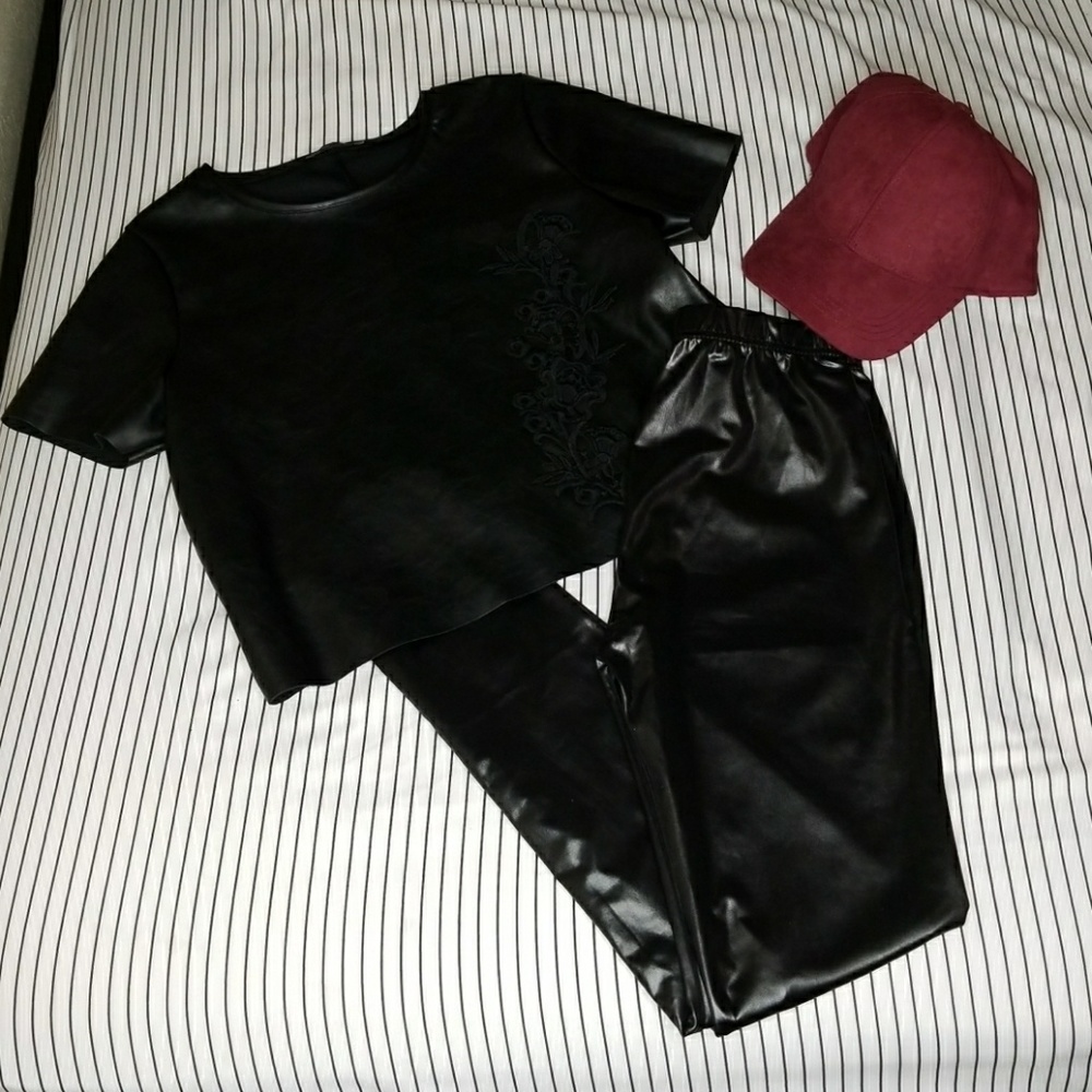 Black Vegan Leather Leggings by WILA - Picture 2 of 3